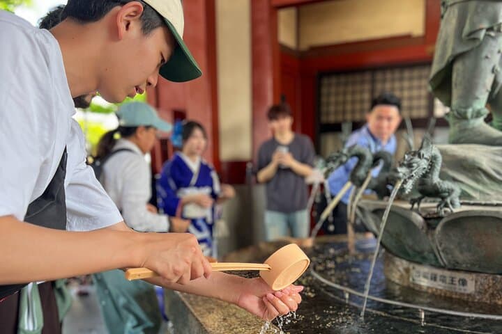 Tokyo Walk Asakusa Temples and Markets with Traditional Snacks — photo 3