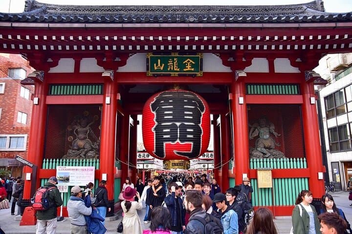 Tokyo Walk Asakusa Temples and Markets with Traditional Snacks — photo 1