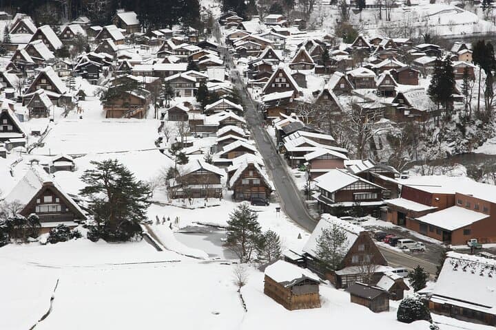 One Way Bus Kyoto to Takayama via Shirakawa-go — photo 2