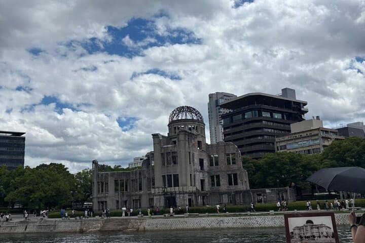 Hiroshima Peace Memorial Park and Atomic Bomb Dome Private Tour — photo 3