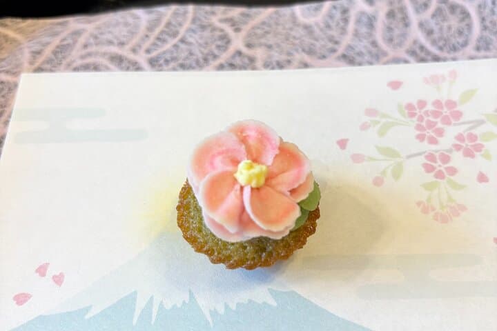 Sakura Wagashi Decoration and Matcha Experience in Asakusa,Tokyo — photo 10