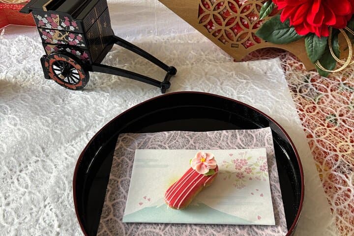 Sakura Wagashi Decoration and Matcha Experience in Asakusa,Tokyo — photo 11