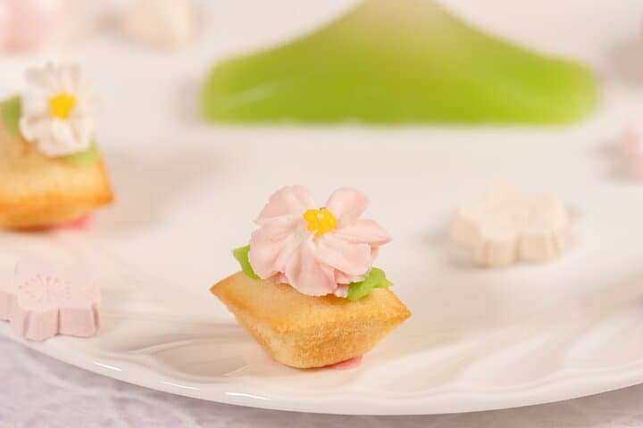 Sakura Wagashi Decoration and Matcha Experience in Asakusa,Tokyo — photo 17