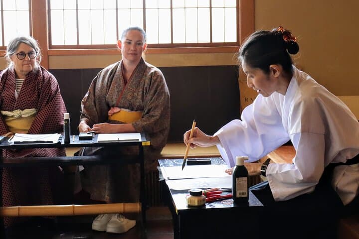 In Heritage home the Sando-Tea, Flowers, Shodo—deeply embody — photo 6
