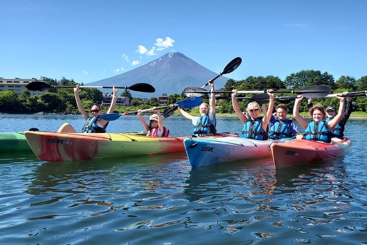 Kayaking on Lake Kawaguchiko with Mt. Fuji views — photo 9