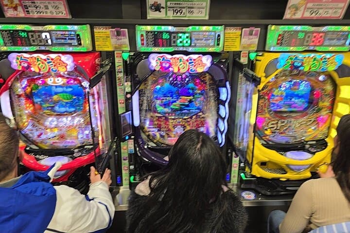 Tokyo Shinjuku Night Tour with Pachinko Gaming Experience — photo 5
