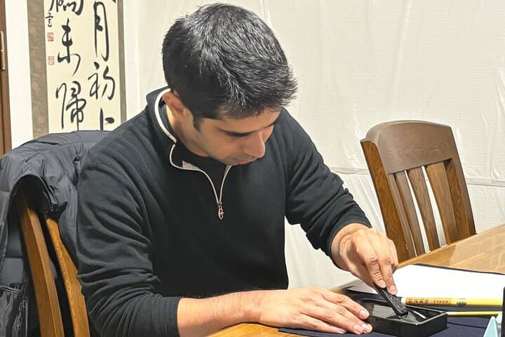Fukuoka Private Fine Arts Class Calligraphy Experience — photo 9