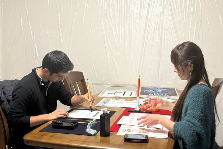 Fukuoka Private Fine Arts Class Calligraphy Experience — photo 11