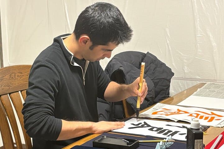 Fukuoka Private Fine Arts Class Calligraphy Experience — photo 10
