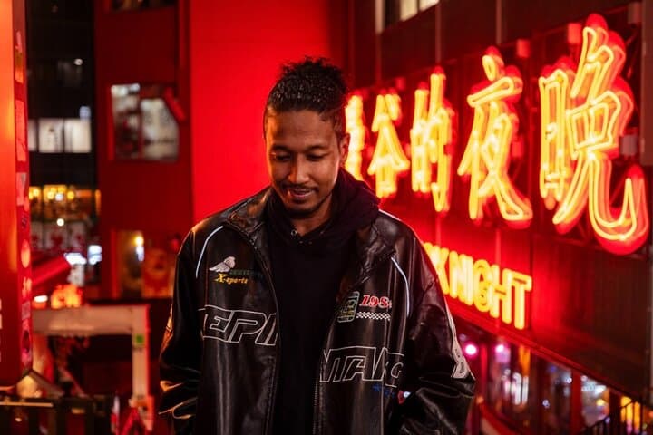 Tokyo: Private Shibuya Neon Lights Photo Tour — photo 1