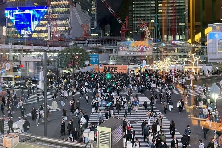 Tokyo Night Walking Tour at Shibuya and Shinjuku Hidden Alleys — photo 3