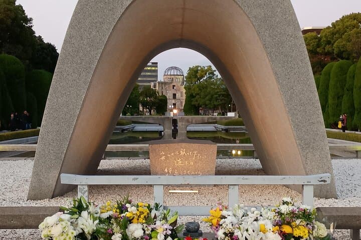 Hiroshima Peace Memorial and Miyajima 1 Day Tour with Local — photo 7