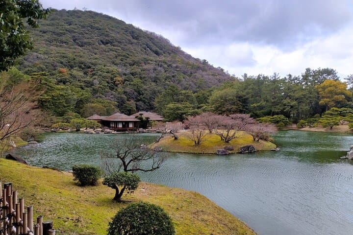 Kagawa: Ritsurin Garden Guided Walking Tour — photo 12