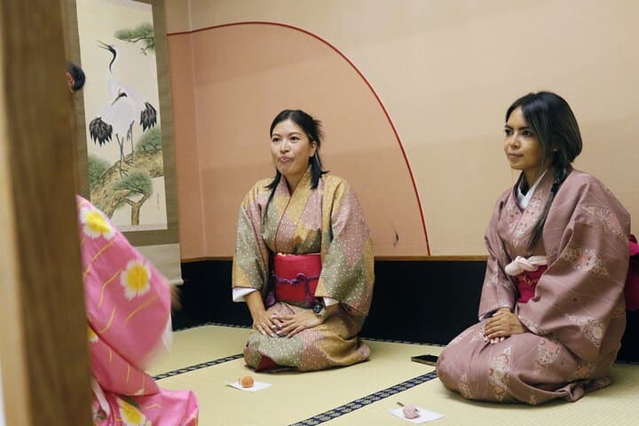 In Heritage home the Sando-Tea, Flowers, Shodo—deeply embody — photo 3