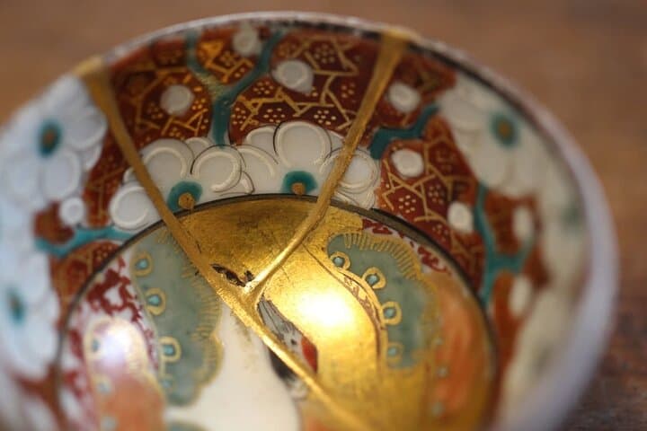 Kyoto Traditional Kintsugi Workshop in Gion Gold Repair Art — photo 8