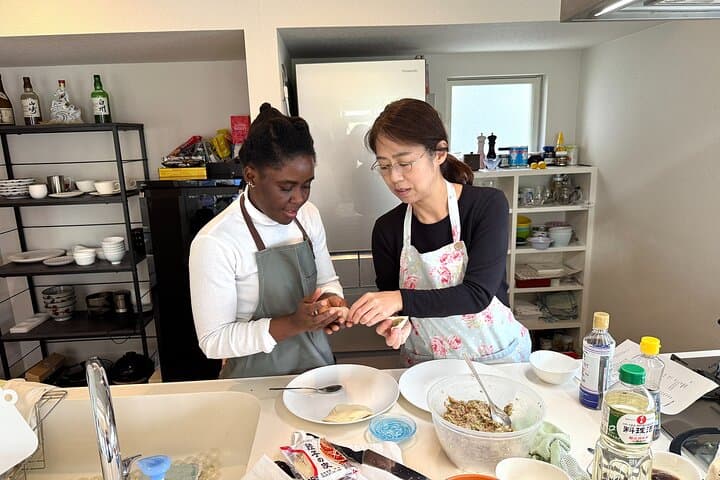 Gyoza Making & Local Walk with a Pro-Trained Host — photo 7