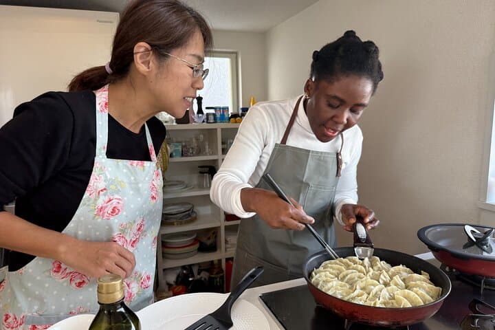 Gyoza Making & Local Walk with a Pro-Trained Host — photo 10