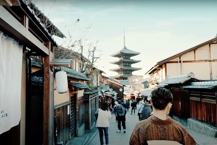 Kyoto Walking Tour Gion, Ninenzaka and Kiyomizudera Temple — photo 2