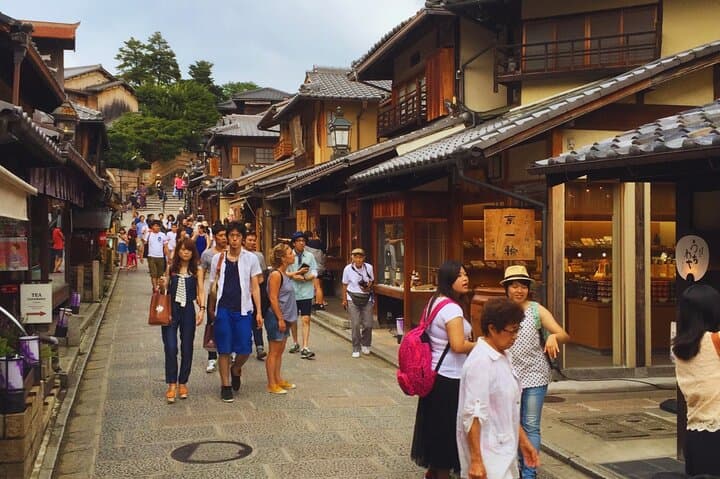 Kyoto Walking Tour Gion, Ninenzaka and Kiyomizudera Temple — photo 6