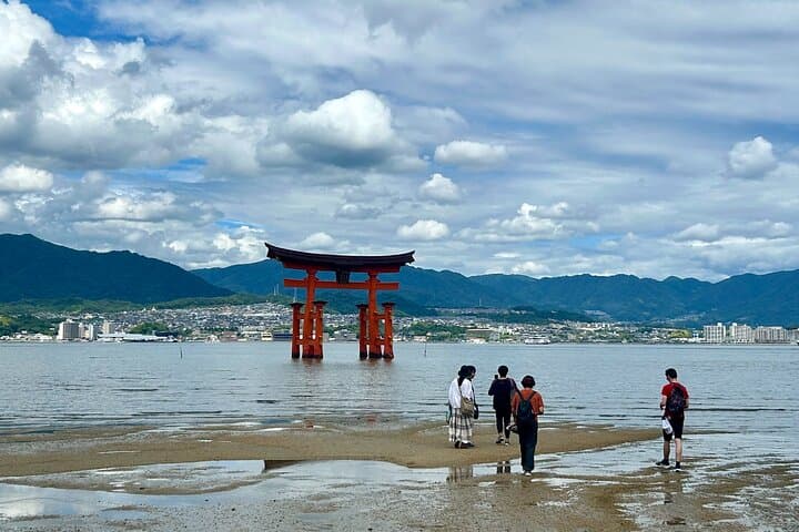 Hiroshima and Miyajima 6.5h Private English Tour — photo 2