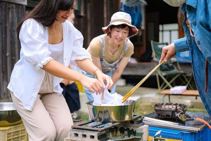 Chestnut Burrs Dye Experience at Kominka in Uchiko Town — photo 7