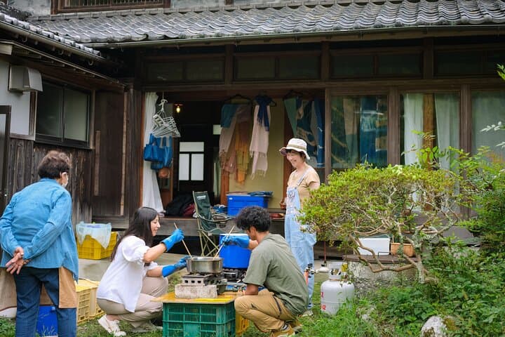Chestnut Burrs Dye Experience at Kominka in Uchiko Town — photo 9