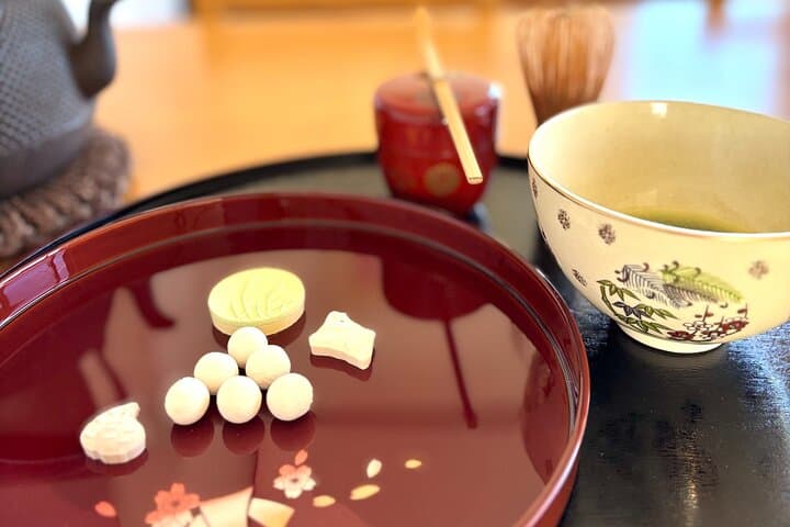 Hokkaido Seafood Chirashi Sushi Experience with Matcha in Sapporo — photo 10