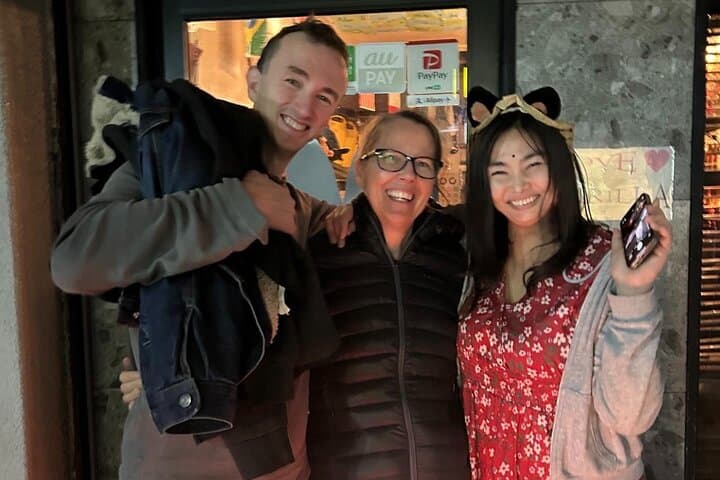 Meet Locals & Sing Karaoke at a Hidden Bar in Fukuoka — photo 10