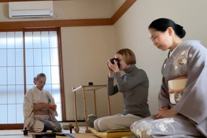 Authentic Japanese Tea Ceremony in an Intimate Setting — photo 9
