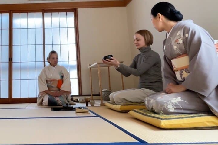 Authentic Japanese Tea Ceremony in an Intimate Setting — photo 10