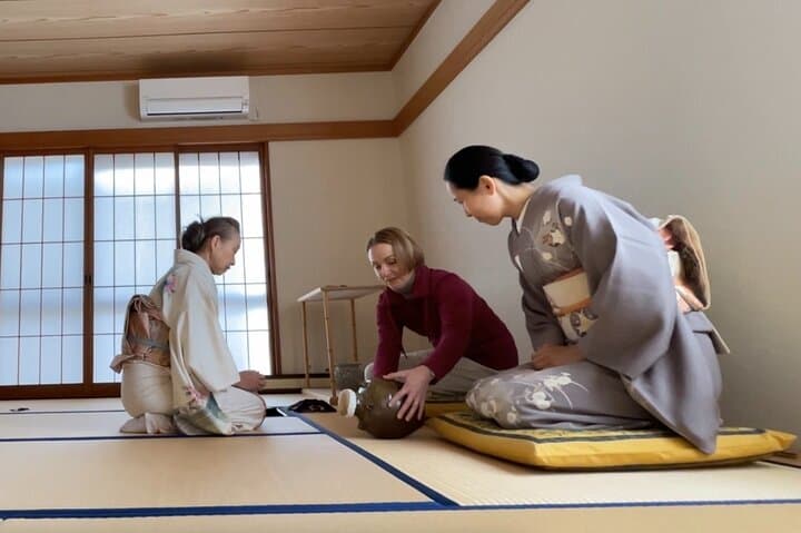 Authentic Japanese Tea Ceremony in an Intimate Setting — photo 11