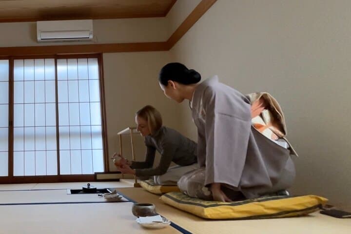 Authentic Japanese Tea Ceremony in an Intimate Setting — photo 12
