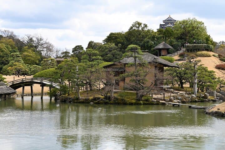 Okayama: Castle & Korakuen Garden Heritage Walk — photo 10