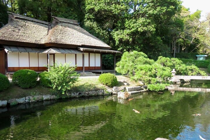 Okayama: Castle & Korakuen Garden Heritage Walk — photo 15