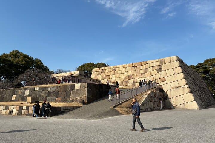 Tokyo Imperial Palace History Tour with expert longtime resident — photo 4
