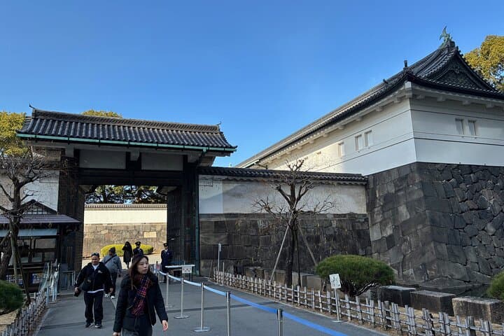 Tokyo Imperial Palace History Tour with expert longtime resident — photo 6