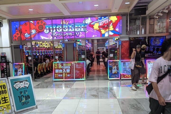 Tokyo Shinjuku Night Tour with Pachinko Gaming Experience — photo 12