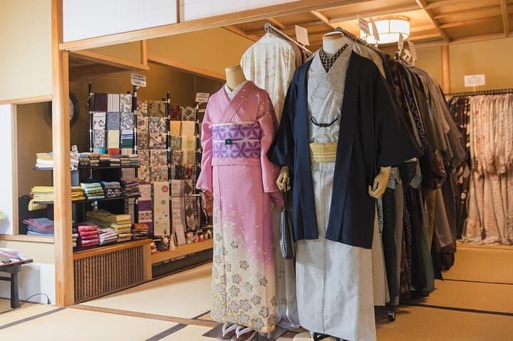 Tokyo: Kimono Rental inside Shinjuku Gyoen National Garden — photo 4