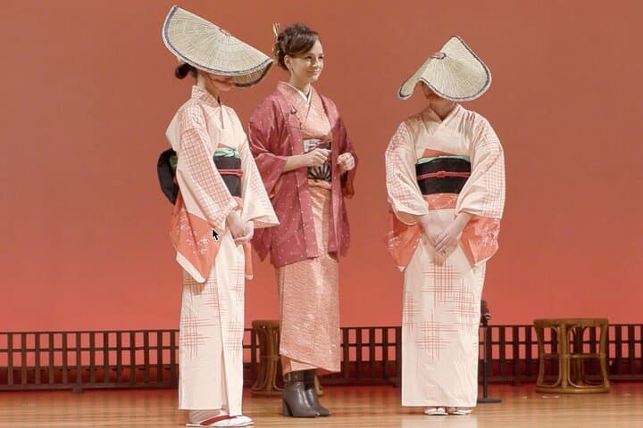 A Journey Through Traditional Performing Arts and Sake Culture — photo 2