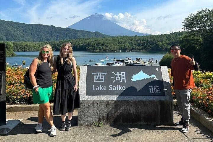 Season Special: Private Mt. Fuji Shibazakura Spring Tour — photo 9