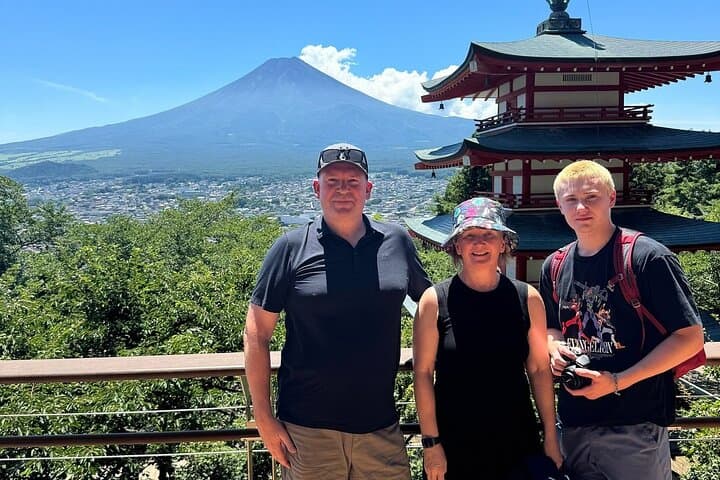 Season Special: Private Mt. Fuji Shibazakura Spring Tour — photo 8