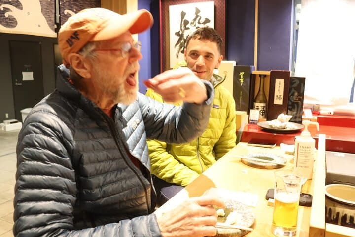 Tokyo: Tuna Auction at Toyosu & Tsukiji Food Walking Tour — photo 7