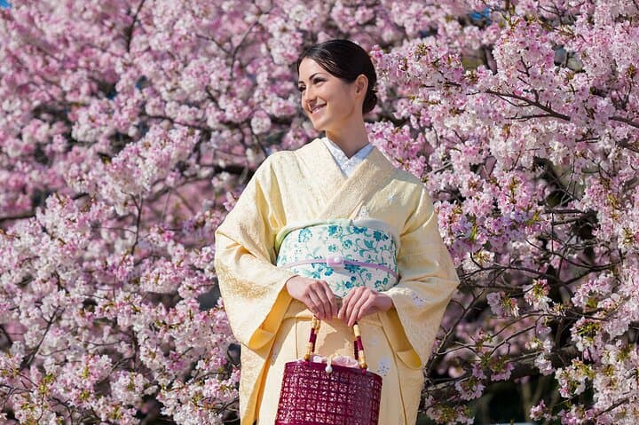 Tokyo: Kimono Rental inside Shinjuku Gyoen National Garden — photo 1