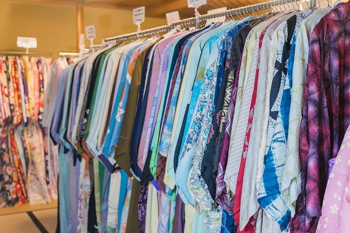 Premium Silk Kimono Rental inside Shinjuku Gyoen National Garden — photo 13