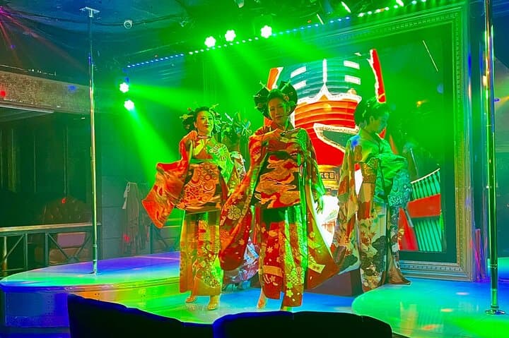 Tokyo Burlesque & Cabaret Nightlife Experience — photo 6