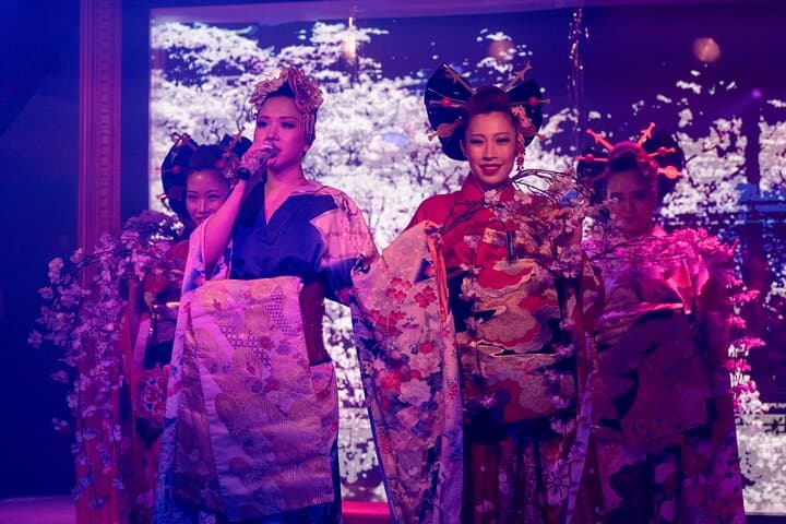 Tokyo Burlesque & Cabaret Nightlife Experience — photo 9