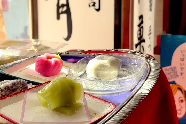 Private Tokyo Local Street Food Tour: Choose 7 Foods & 1 Drink — photo 8