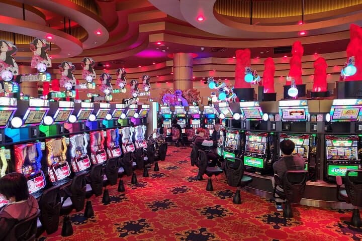 Osaka Gaming History Tour Arcades Retro Games & Street Culture — photo 6