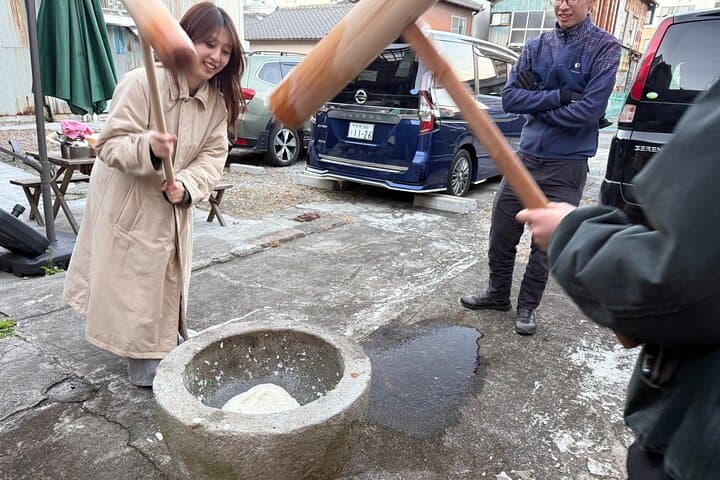 Experience Traditional Winter 'Mochi-pounding' in Beppu — photo 3
