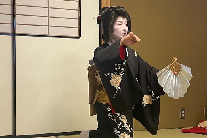 Kanazawa Geisha Beyond the Performance — photo 3